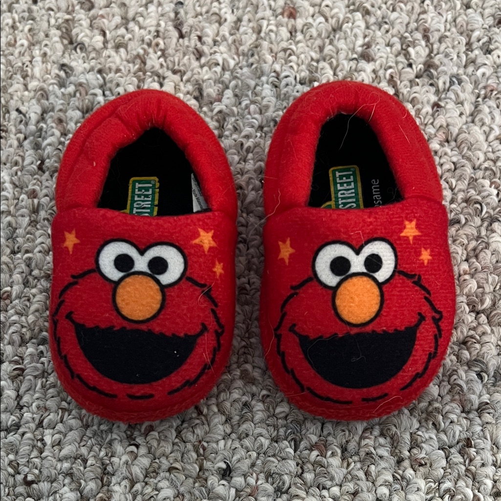 Elmo Slippers